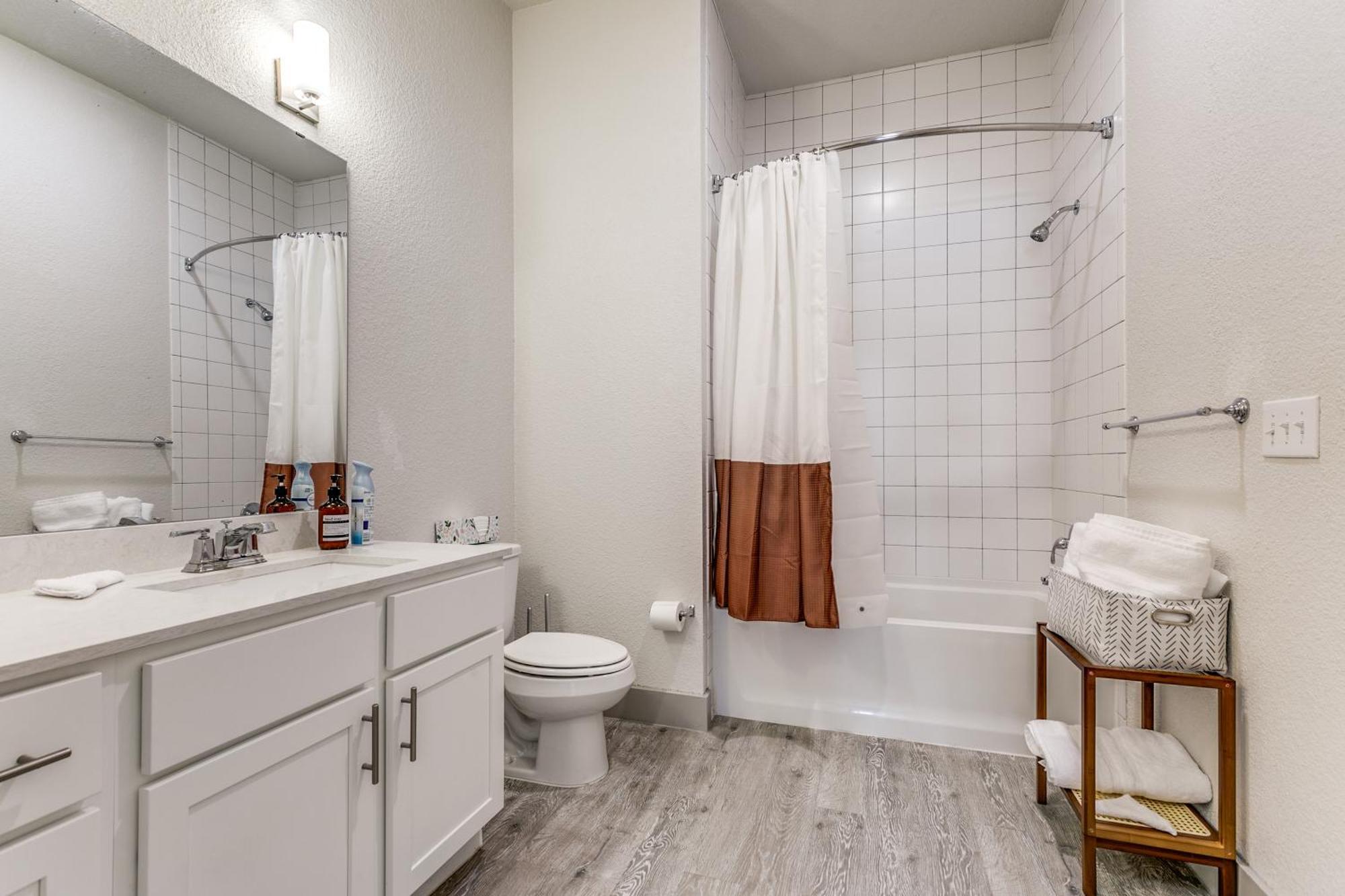 סן אנטוניו Lush Downtown Condo On Riverwalk W King Ste, Free Parking, Pet Friendly, Centrally Located On Riverwalk מראה חיצוני תמונה