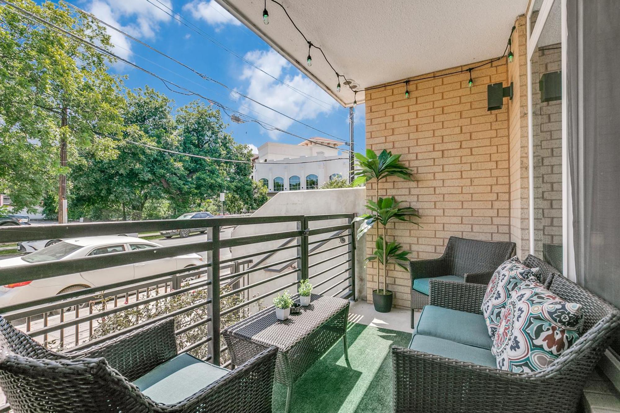 סן אנטוניו Lush Downtown Condo On Riverwalk W King Ste, Free Parking, Pet Friendly, Centrally Located On Riverwalk מראה חיצוני תמונה