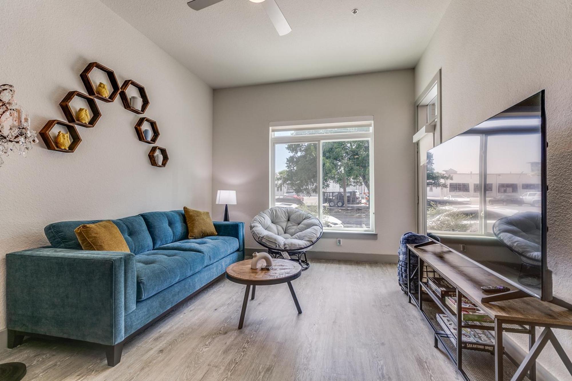סן אנטוניו Lush Downtown Condo On Riverwalk W King Ste, Free Parking, Pet Friendly, Centrally Located On Riverwalk מראה חיצוני תמונה