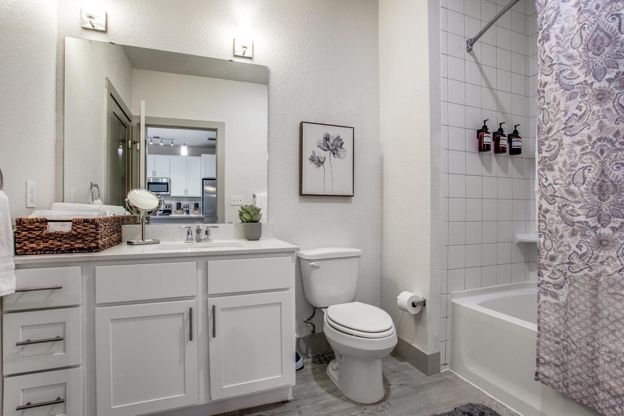 סן אנטוניו Lush Downtown Condo On Riverwalk W King Ste, Free Parking, Pet Friendly, Centrally Located On Riverwalk מראה חיצוני תמונה